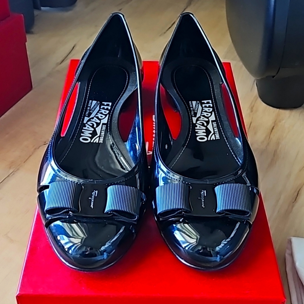 Salvatore Ferragamo Vara Jelly Flats Size 8